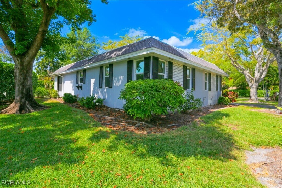 225 Georgetown Blvd in Naples, FL - Building Photo