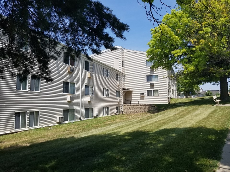River Hills Apartments #2 in Des Moines, IA - Foto de edificio