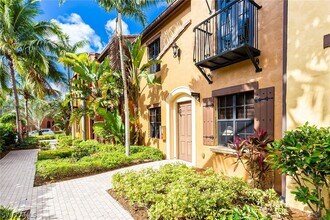9088 Chula Vista St in Naples, FL - Building Photo - Building Photo