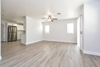 5151 Souvenir Ln in Las Vegas, NV - Building Photo - Building Photo