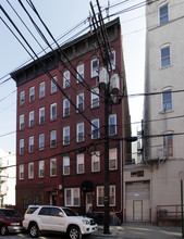 231 Grand Street in Hoboken, NJ - Building Photo - Building Photo