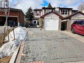 39 Treetops Ct in Toronto, ON - Building Photo