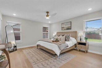 11107 Hillcrest Rd in Dallas, TX - Foto de edificio - Building Photo