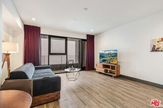 932 S Hill St in Los Angeles, CA - Foto de edificio - Building Photo