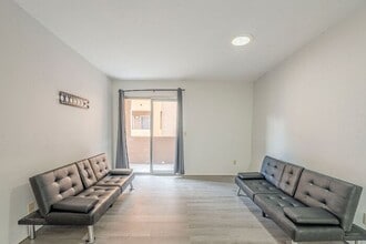 1810 E Blacklidge Dr in Tucson, AZ - Building Photo - Building Photo