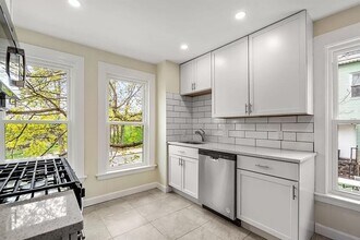 10 Royal St, Unit 2 in Boston, MA - Foto de edificio - Building Photo