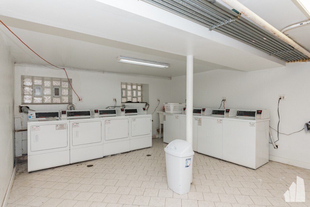 841 W Cornelia Ave in Chicago, IL - Foto de edificio