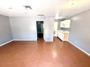 643 West Summit Ave in San Antonio, TX - Foto de edificio - Interior Photo