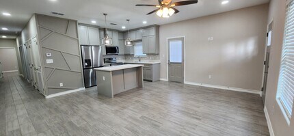 2549 La Granja Dr in Brownsville, TX - Foto de edificio - Building Photo