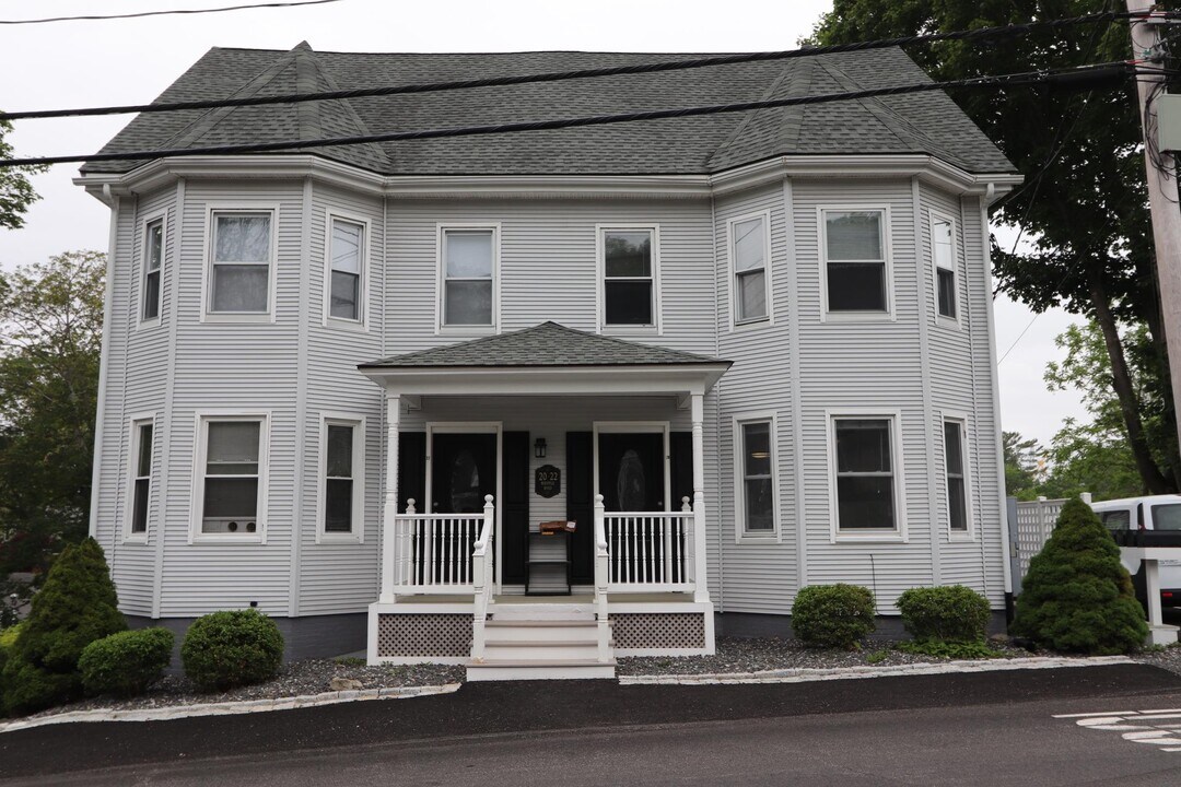 20 Whipple Rd in Kittery, ME - Building Photo