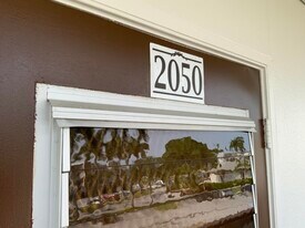 2050 Hythe A in Boca Raton, FL - Building Photo