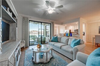 9521 Avellino Wy in Naples, FL - Foto de edificio - Building Photo