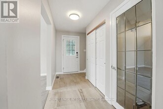 2039 St. Laurent Blvd in Ottawa, ON - Building Photo - Building Photo