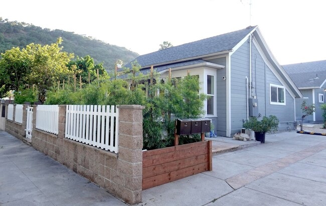 616 W De La Guerra St in Santa Barbara, CA - Building Photo - Building Photo