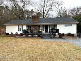 105 Scuppernong Ct in Seven Lakes, NC - Building Photo