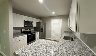 907 Linden St in Richmond, KY - Building Photo