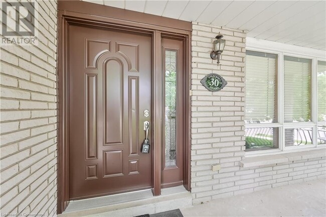 30 Goldcrest Dr in Stoney Creek, ON - Building Photo - Building Photo