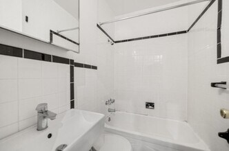 308 W 82 St in New York, NY - Building Photo - Building Photo