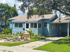 342 SW 2nd Ave in Dania Beach, FL - Building Photo