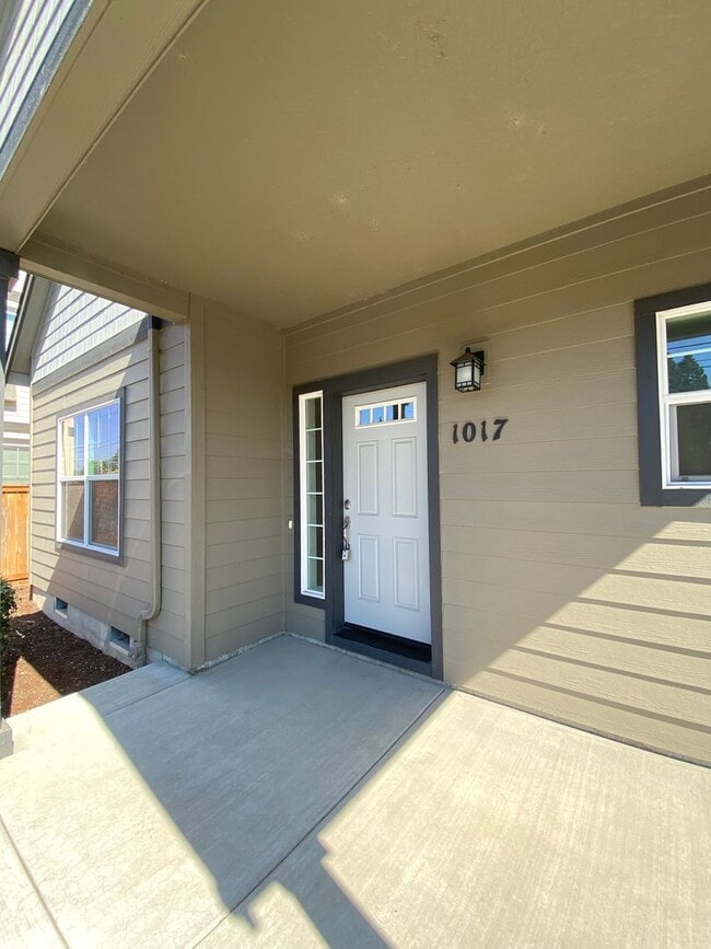 property at 1015 Coburg Rd