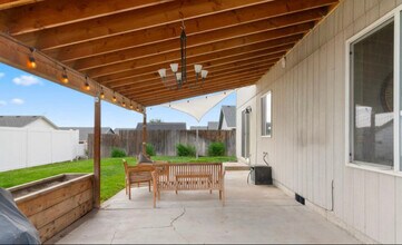 108 Clemans Ave in Moxee, WA - Building Photo - Building Photo