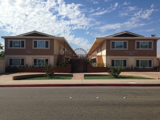 Edward Arms Apartments in Chula Vista, CA - Foto de edificio - Building Photo