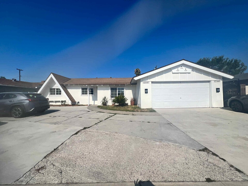 12541 West St in Garden Grove, CA - Building Photo