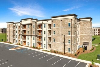 Joy Park Luxury Apartments in Kathleen, GA - Foto de edificio - Building Photo