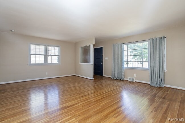 2470 Eggert Rd in Tonawanda, NY - Building Photo - Building Photo