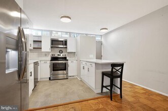 302 N St SW in Washington, DC - Building Photo - Building Photo