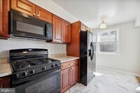 6043 N Warnock St photo'