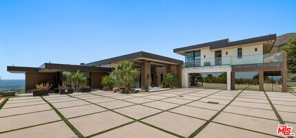 5012 Carbon Beach Terrace in Malibu, CA - Building Photo - Building Photo