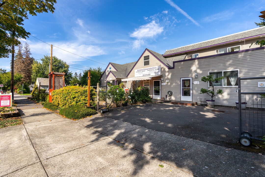 909 SE Cedar St in Hillsboro, OR - Building Photo