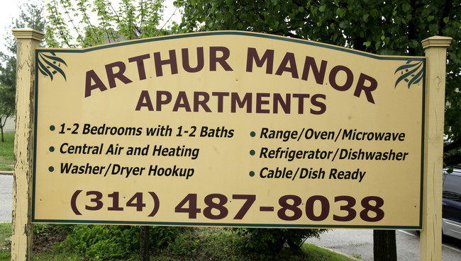 Arthur Manor Apartments in St. Louis, MO - Building Photo - Building Photo