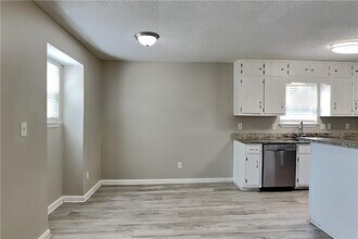 4956 W Ridge Dr in Douglasville, GA - Building Photo - Building Photo