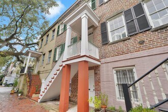 130 W Jones St in Savannah, GA - Building Photo - Building Photo