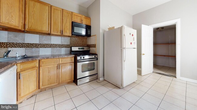 1426 S 52nd St in Philadelphia, PA - Foto de edificio - Building Photo