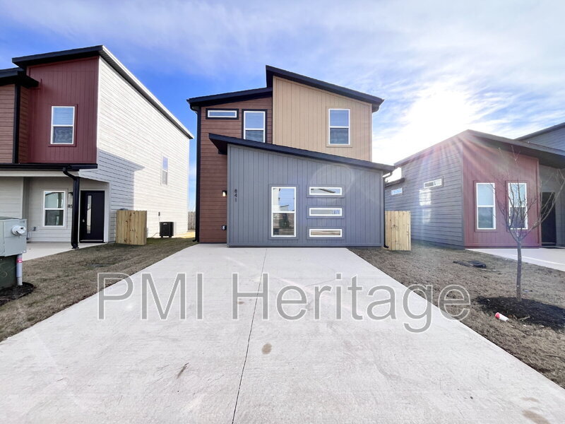 841 Reading RR Ln in Centerton, AR - Building Photo