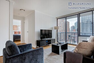 235 W 48th St in New York, NY - Building Photo - Building Photo