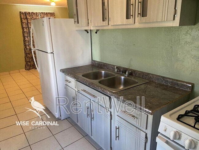 1017 N Main Ave in Denver City, TX - Building Photo - Building Photo