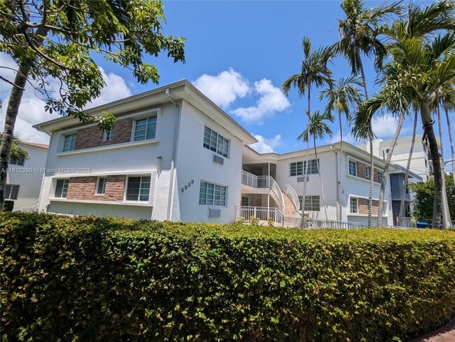 6930 Rue Vendome in Miami Beach, FL - Building Photo - Building Photo