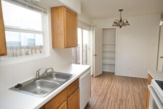 8804 Piney Point Dr in Austin, TX - Foto de edificio - Building Photo