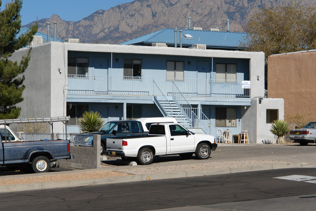 12409 Manitoba NE in Albuquerque, NM - Foto de edificio - Building Photo