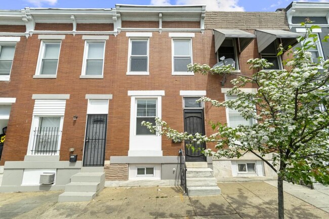 property at 2906 E Monument St