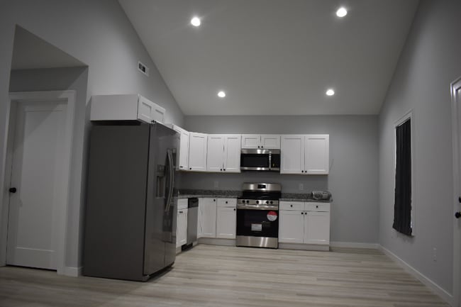 1310 E Lauderdale St in Tullahoma, TN - Building Photo - Building Photo