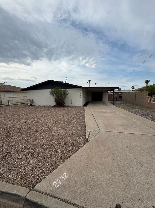 2732 W Tuckey Ln in Phoenix, AZ - Building Photo - Building Photo