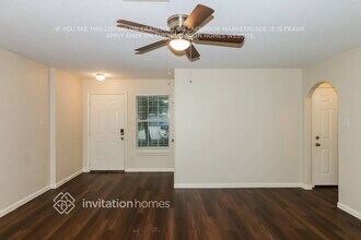 8606 Chaletford Dr, Unit 760-201 in Houston, TX - Building Photo - Building Photo