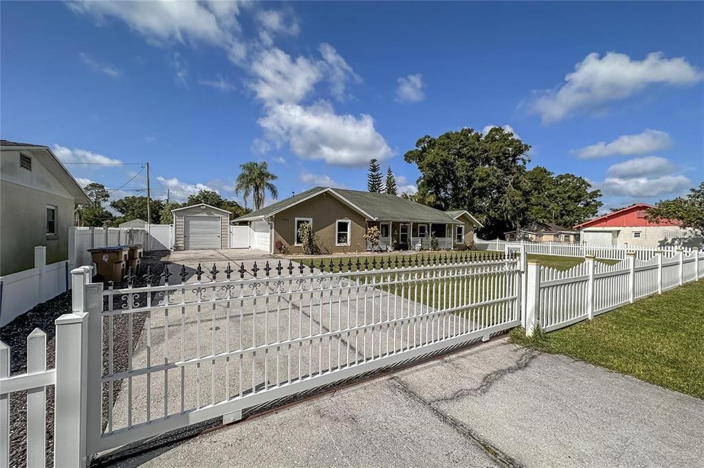 5572 Myakka Ave in Intercession City, FL - Foto de edificio