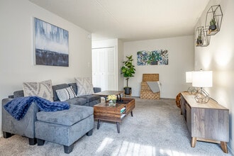 Westchester Towers in Wayne, MI - Foto de edificio - Interior Photo