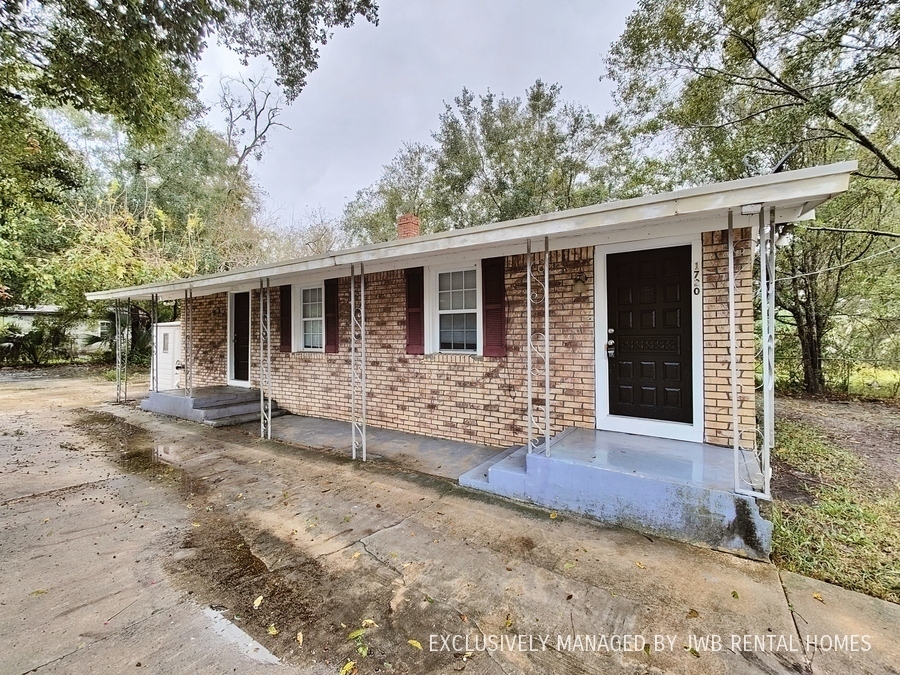 1720 Brooker Rd in Jacksonville, FL - Building Photo